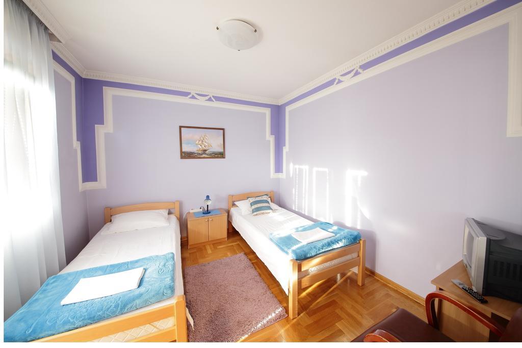 Guest House Pansion 10 Cetynia Pokój zdjęcie