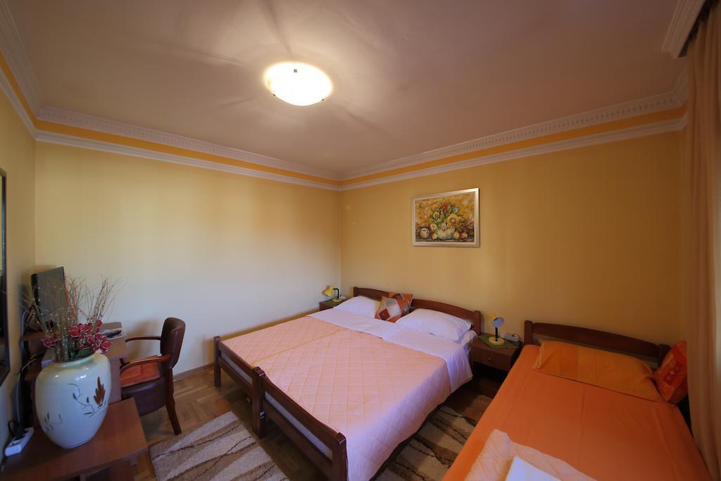 Guest House Pansion 10 Cetynia Pokój zdjęcie