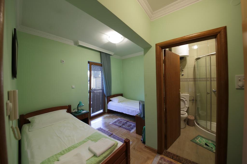 Guest House Pansion 10 Cetynia Pokój zdjęcie