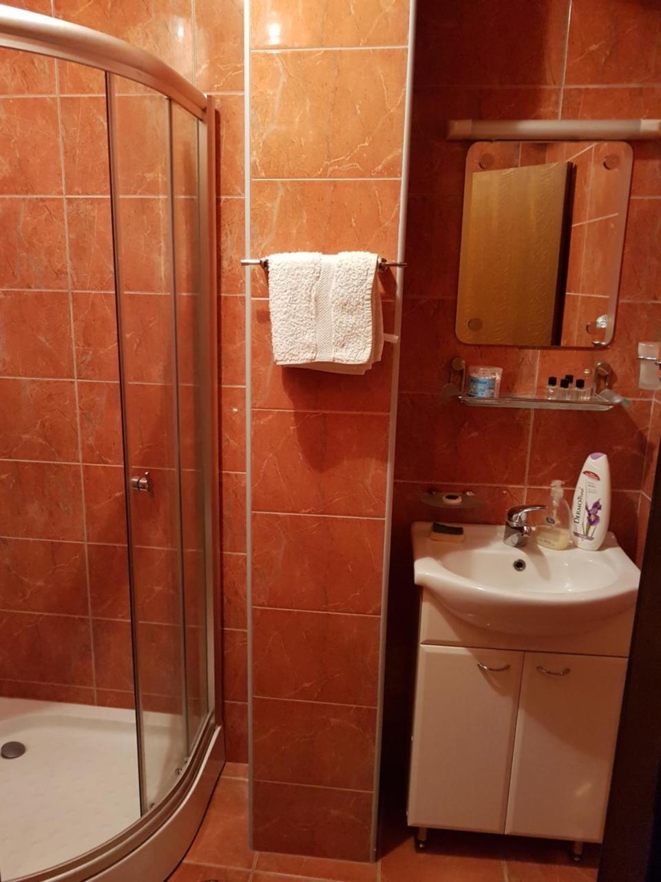 Guest House Pansion 10 Cetynia Zewnętrze zdjęcie