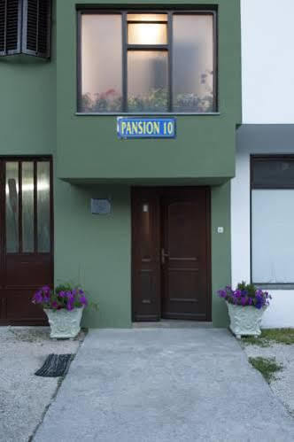 Guest House Pansion 10 Cetynia Zewnętrze zdjęcie